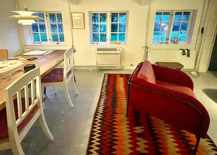 Dom wakacyjny Thatched Half-timbered House On Idyllic *